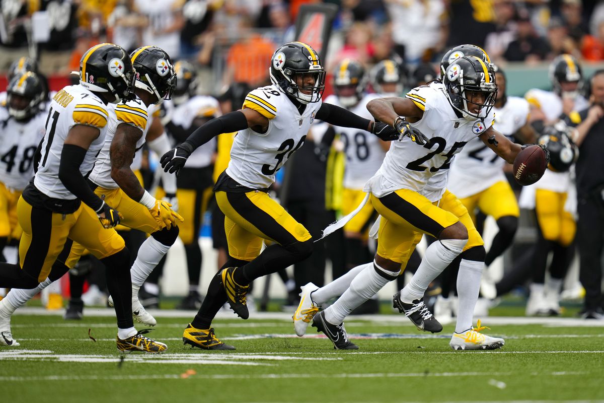 Steelers Hold off Bengals in Wild Finish
